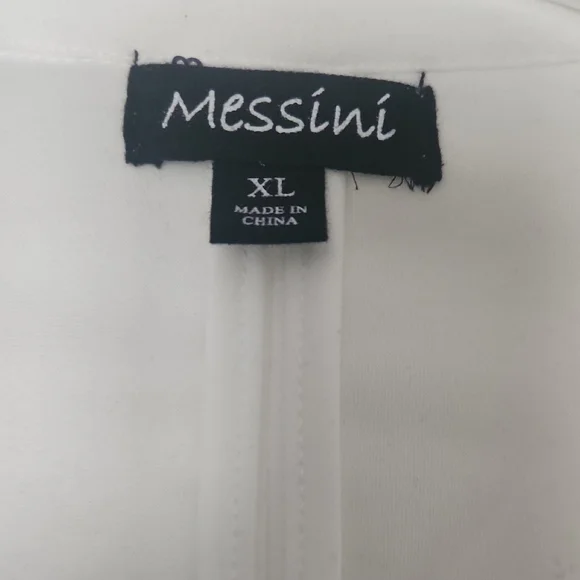 Elegant White and Silver Blazer with Luxurious Details - Picture 2 of 2